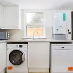 Two Bedroom Apartment In Dalston