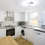 Two Bedroom Apartment In Dalston