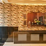 Huttons Hotel, Victoria London