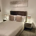 Stunning 2 Bedroom Apartment In Canary Wharf - Morland Apartments