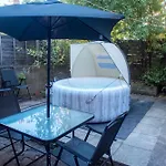 4 Bedroom House With Garden Near Central London