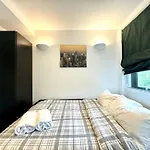 The Crib - 3 Bedroom Apartment Central London By Wild