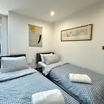 The Crib - 3 Bedroom Apartment Central London By Wild