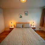 Bright & Spacious Split Level Flat In Kennington