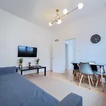 Pleasant 1 Bedroom Camden Apartment -On 1St Floor