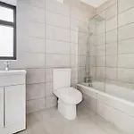 Penthouse Studio Apt With Private Rooftop Terrace