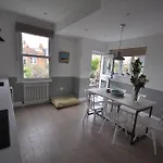 Lovely 2-Bed Maisonette With Garden Close To River In Barnes - Mortlake