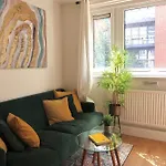 Chic 4-Bed Apartment In Trendy Clerkenwell W Balcony And Walking Distance To Tube