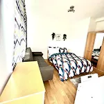 Spacious Double Room Near The City