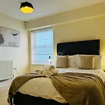 Ground Floor Wimbledon Flat With Parking