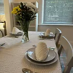 Cheerful 3 Bedroom Apartment