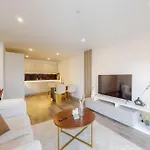 Modernistic 2 Bed - 2 Bath Flat Near Central London