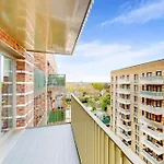Modernistic 2 Bed - 2 Bath Flat Near Central London