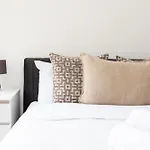 Old Street - 4Br Townhouse With Patio - Cityapartmentstay