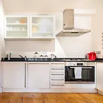 Spacious Apartment With A Balcony In Prime Location In Farringdon