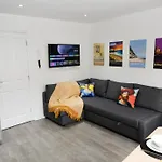 New Luxury Apartments In Central London Next To Shops, Cafes, Bars & Metro