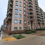 Modernistic 2 Bed - 2 Bath Flat Near Central London