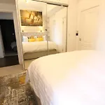 Contemporary 3 Double Bedroom 2 Bathroom Haven In The Heart Of Chelsea Exquisite London Apartment With A Designer\'S Touch