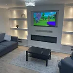 Cozy London House With 3 Bedrooms