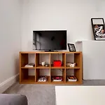 West Oasis - 6 Sleeps - Notting Hill