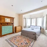 Modern Spacious 4-Bed House