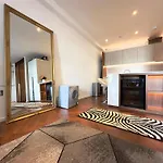 Lavish Penthouse River View Fast Wifi - Luxurylondonstays