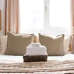 Stylish 3-Bedroom Apartment London
