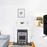 A Beautiful Stylish 2 Bedroom Apartment -City Of London
