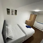 London Two Bedroom Central Location Modern Flat Stratford