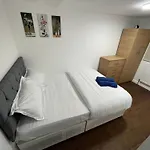 London Two Bedroom Central Location Modern Flat Stratford