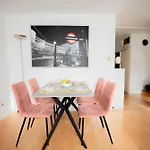 Bright And Spacious One Bedroom Apparment, Free Parking