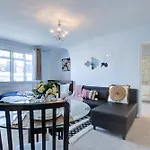 Victoria Family Apartment In Central London
