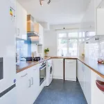 Victoria Family Apartment In Central London