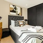 Upscale Riverfront 1Br Flat, Prestigious Battersea