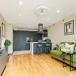 Upscale Riverfront 1Br Flat, Prestigious Battersea