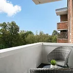 Lovely 2 Bedroom Flat In London-Balcony - Sleeps 6