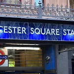 Peaceful And Central Leicester Square Apartment