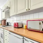Very Nice Tower Bridge Apartment - 2 Bdr - 2 Bath