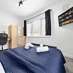 Duplex 3 Bed Apartment - Near Station - Golders Green - Central London