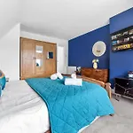 Duplex 3 Bed Apartment - Near Station - Golders Green - Central London