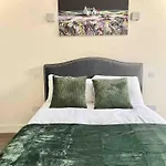London Riverside Apartment Retreat