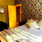 A Lovely 1 Bedroom Flat / Modern-Cosy
