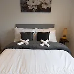 Beckton Docklands - 1 Bedroom - Sleeps 4 - Wifi