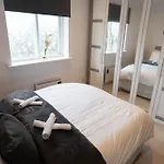 Beckton Docklands - 1 Bedroom - Sleeps 4 - Wifi