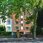 3-Bedroom With Parking In Maida Vale