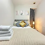 Comfortable Apartment Near Hyde Park