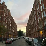 Baker Street 3 Bedroom And 3 Bathroom Fabulous Flat