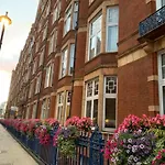 Baker Street 3 Bedroom And 3 Bathroom Fabulous Flat