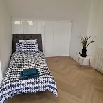 Loft Apartment With Skyline Views Of Canary Wharf