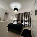 Beautiful Two Bedroom Apartment Fulham
